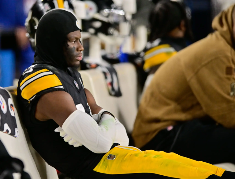 Newest Cowboy George Pickens sulks on the sideline